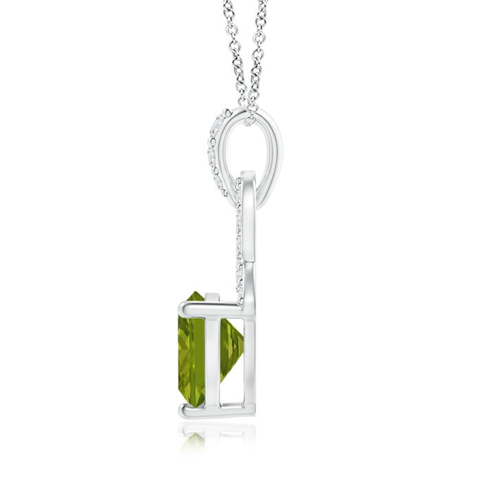 AAA - Peridot / 0.79 CT / 14 KT White Gold