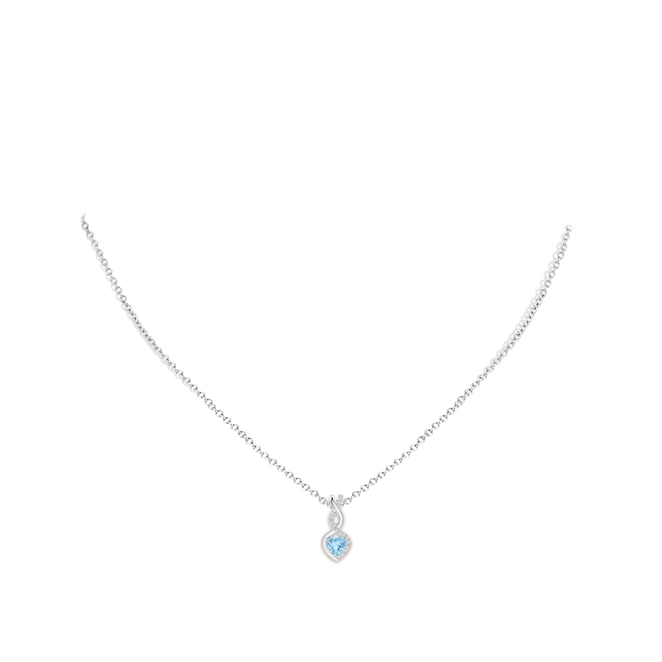 4mm AAA Heart-Shaped Aquamarine Infinity Pendant with Diamond Accents in S999 Silver pen