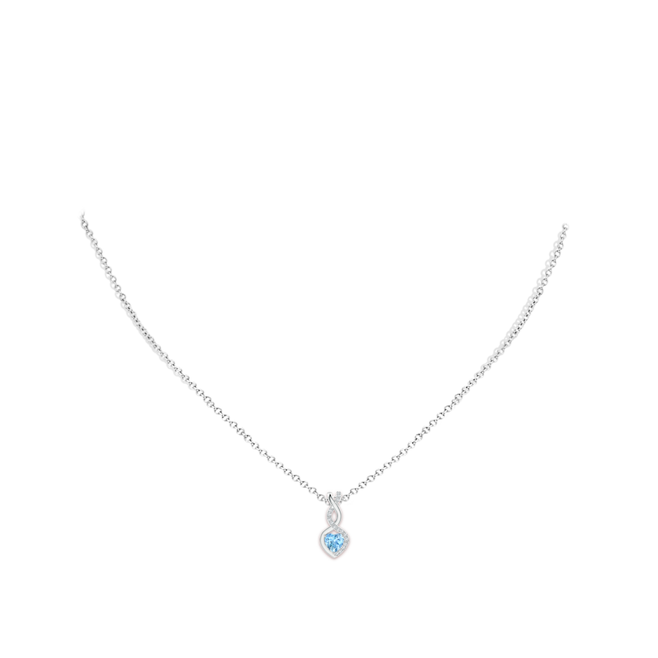 4mm AAAA Heart-Shaped Aquamarine Infinity Pendant with Diamond Accents in P950 Platinum pen