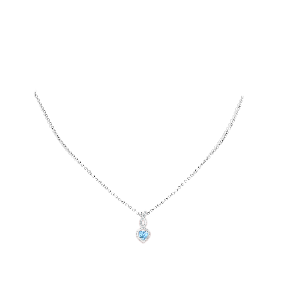 5mm AAAA Heart-Shaped Aquamarine Infinity Pendant with Diamond Accents in P950 Platinum pen