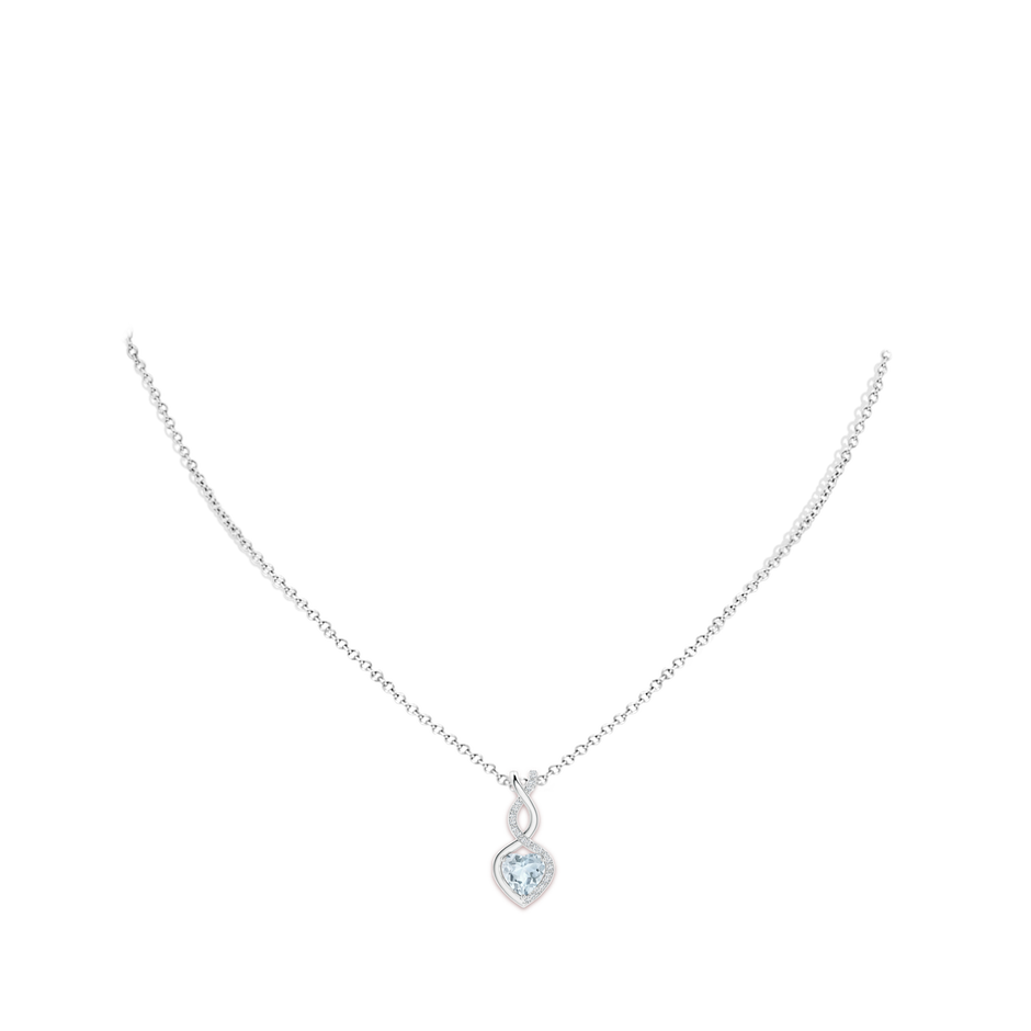 7mm A Heart-Shaped Aquamarine Infinity Pendant with Diamond Accents in S999 Silver pen