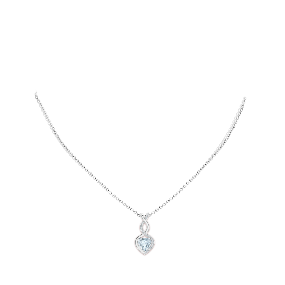 8mm A Heart-Shaped Aquamarine Infinity Pendant with Diamond Accents in S999 Silver pen
