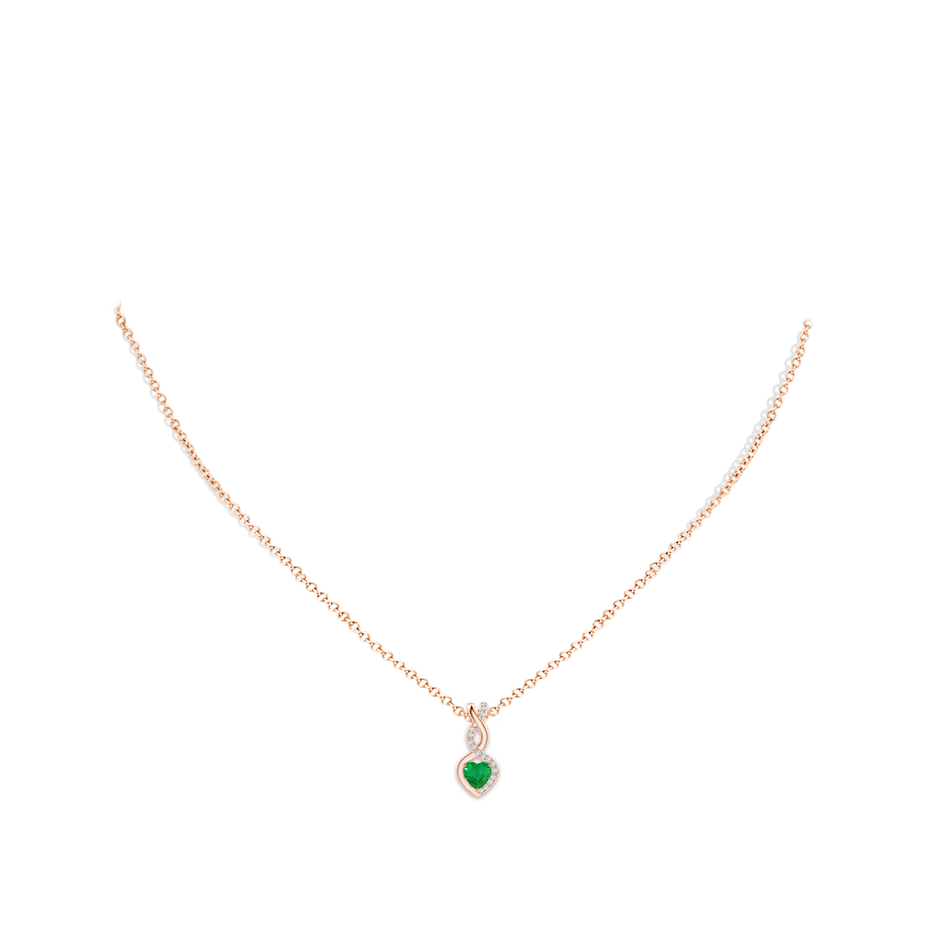 4mm AA Heart-Shaped Emerald Infinity Pendant with Diamond Accents in Rose Gold pen