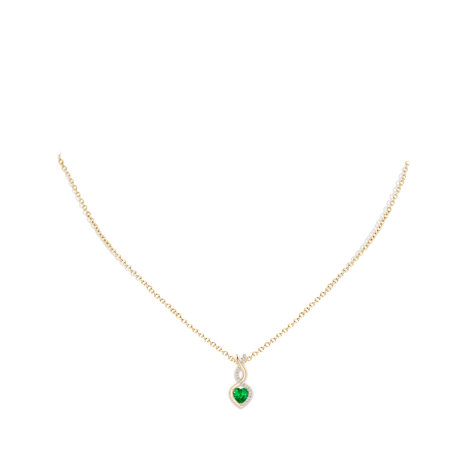 5mm AAA Heart-Shaped Emerald Infinity Pendant with Diamond Accents in Yellow Gold pen