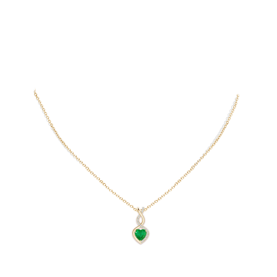 7mm AA Heart-Shaped Emerald Infinity Pendant with Diamond Accents in Yellow Gold pen