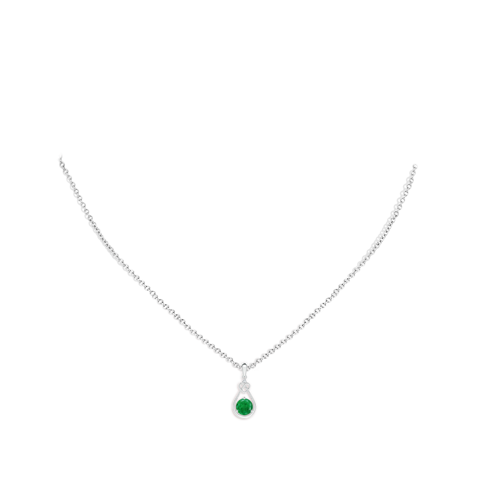 5mm AA Emerald Knotted Heart Pendant with Diamond in White Gold pen
