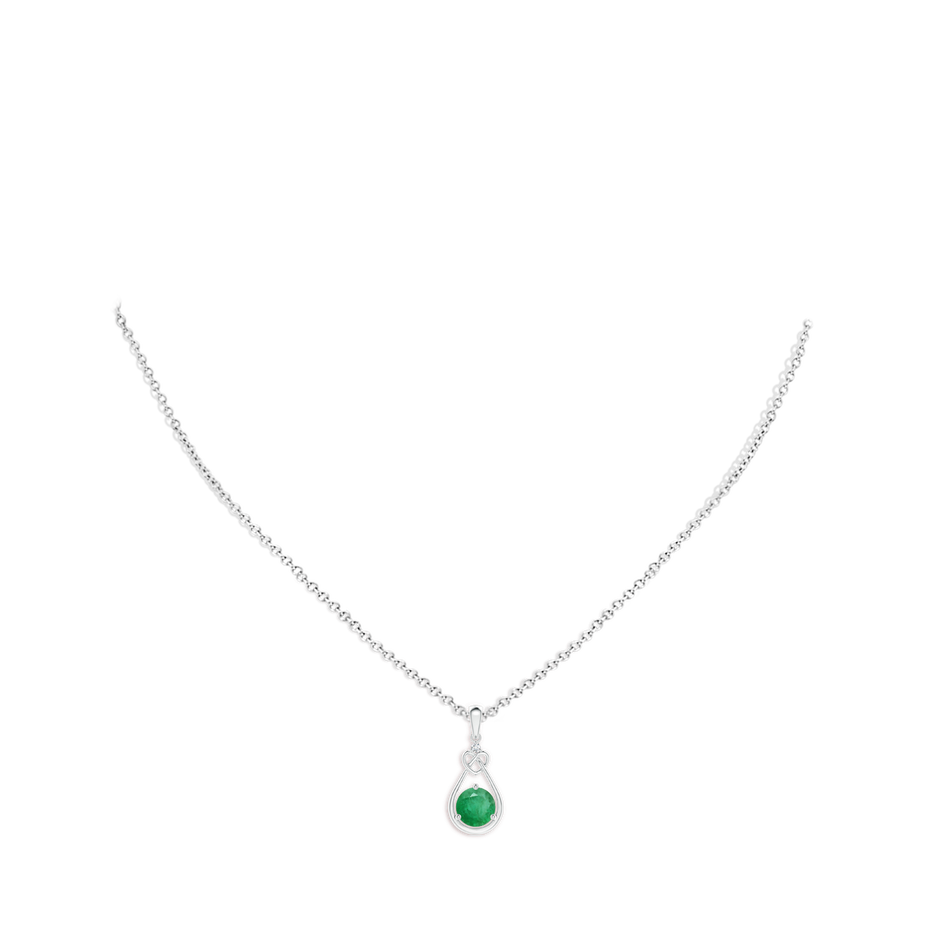 6mm A Emerald Knotted Heart Pendant with Diamond in White Gold pen