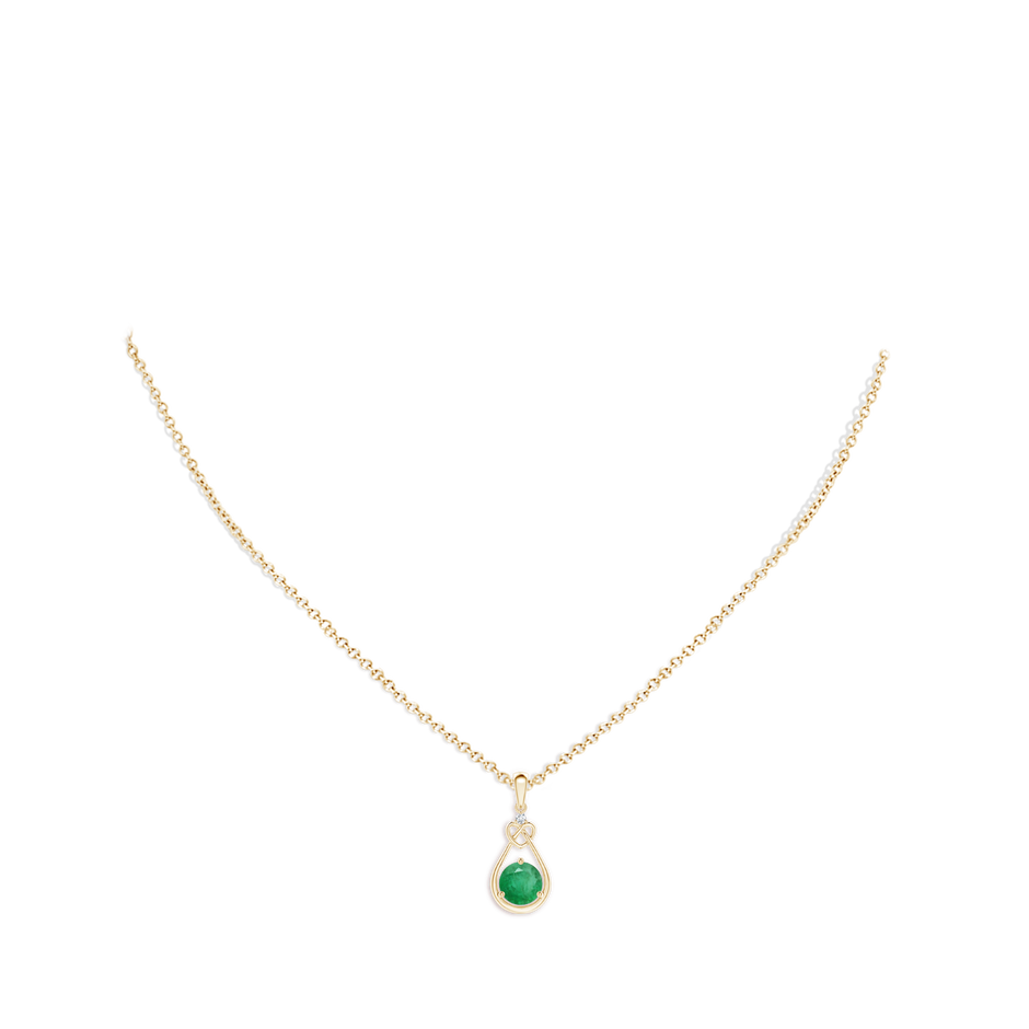 6mm A Emerald Knotted Heart Pendant with Diamond in Yellow Gold pen