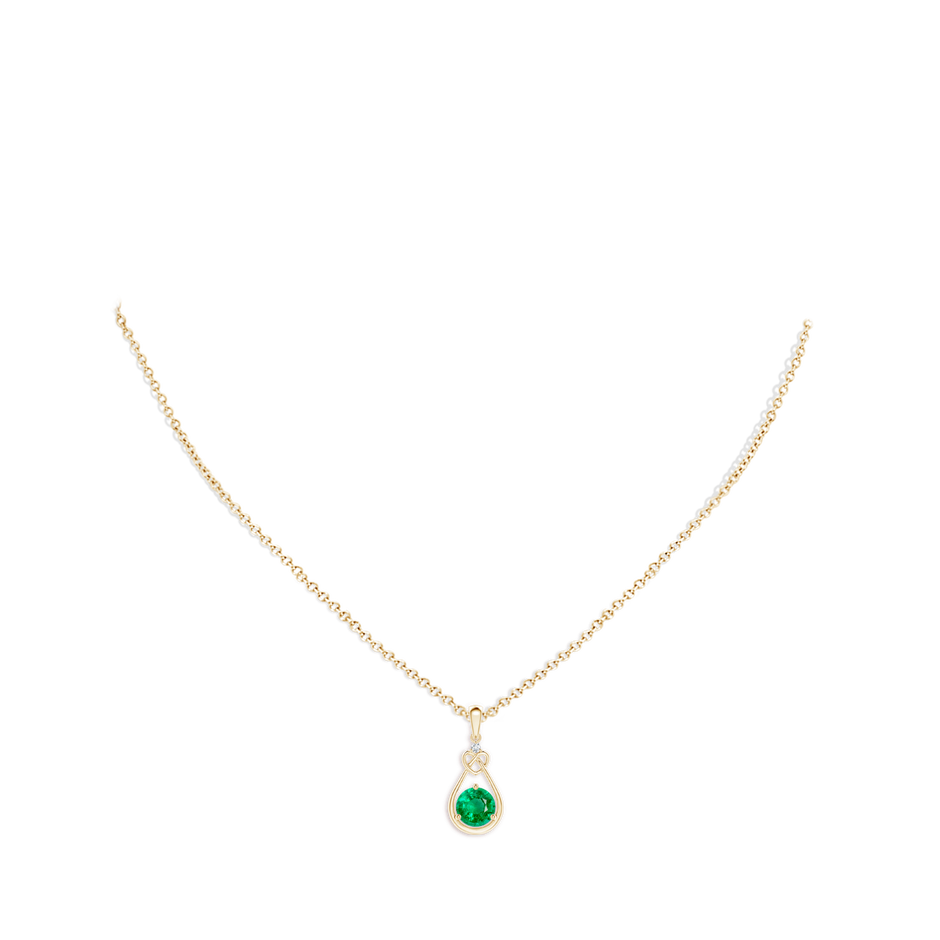 6mm AAA Emerald Knotted Heart Pendant with Diamond in Yellow Gold pen
