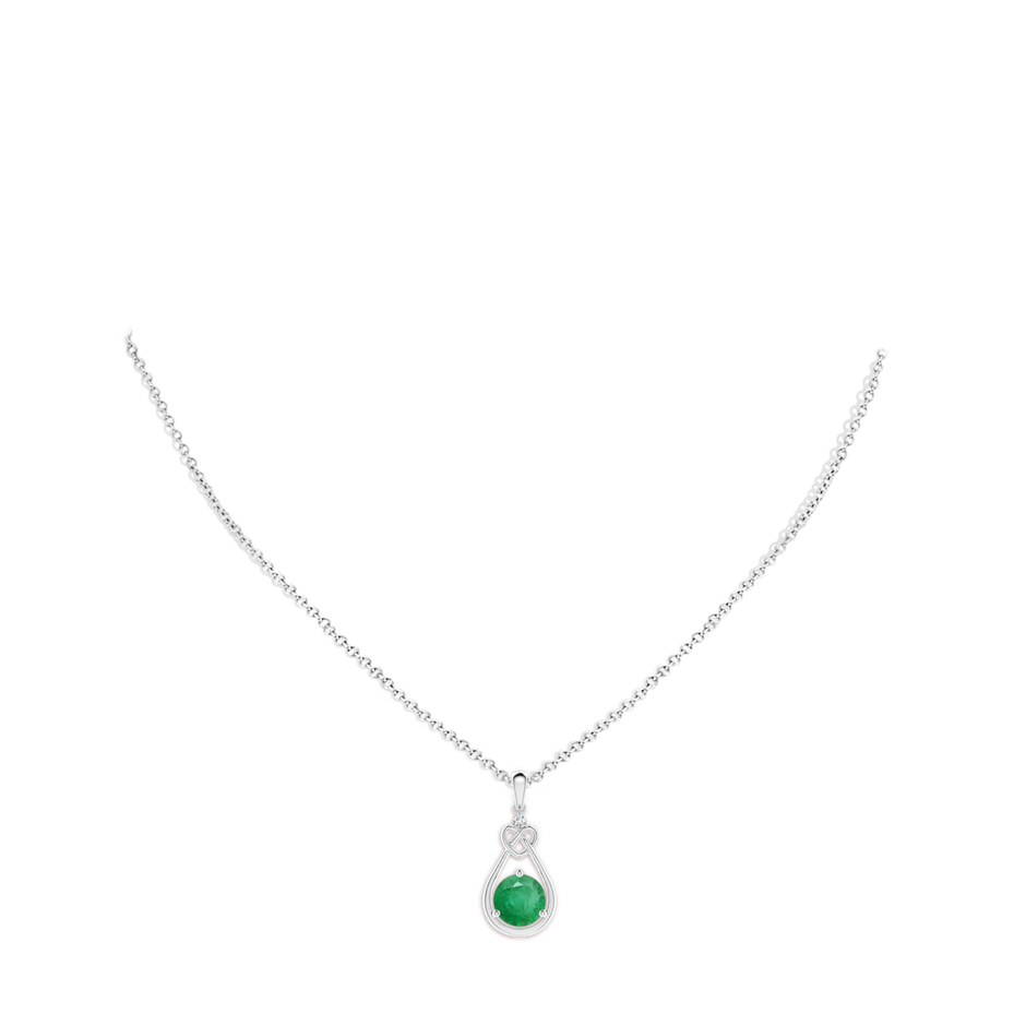8mm A Emerald Knotted Heart Pendant with Diamond in White Gold pen