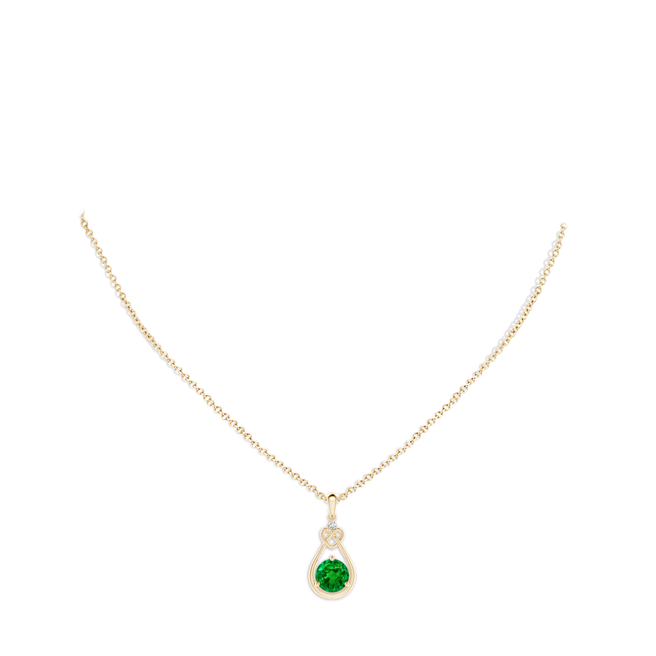 8mm AAAA Emerald Knotted Heart Pendant with Diamond in Yellow Gold pen