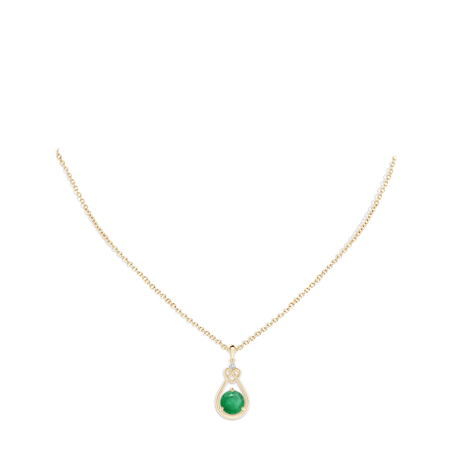 9mm A Emerald Knotted Heart Pendant with Diamond in 18K Yellow Gold pen