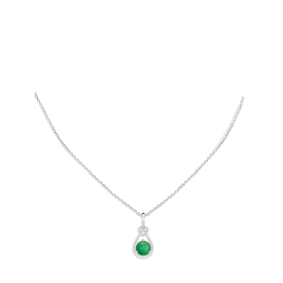 9mm A Emerald Knotted Heart Pendant with Diamond in White Gold pen