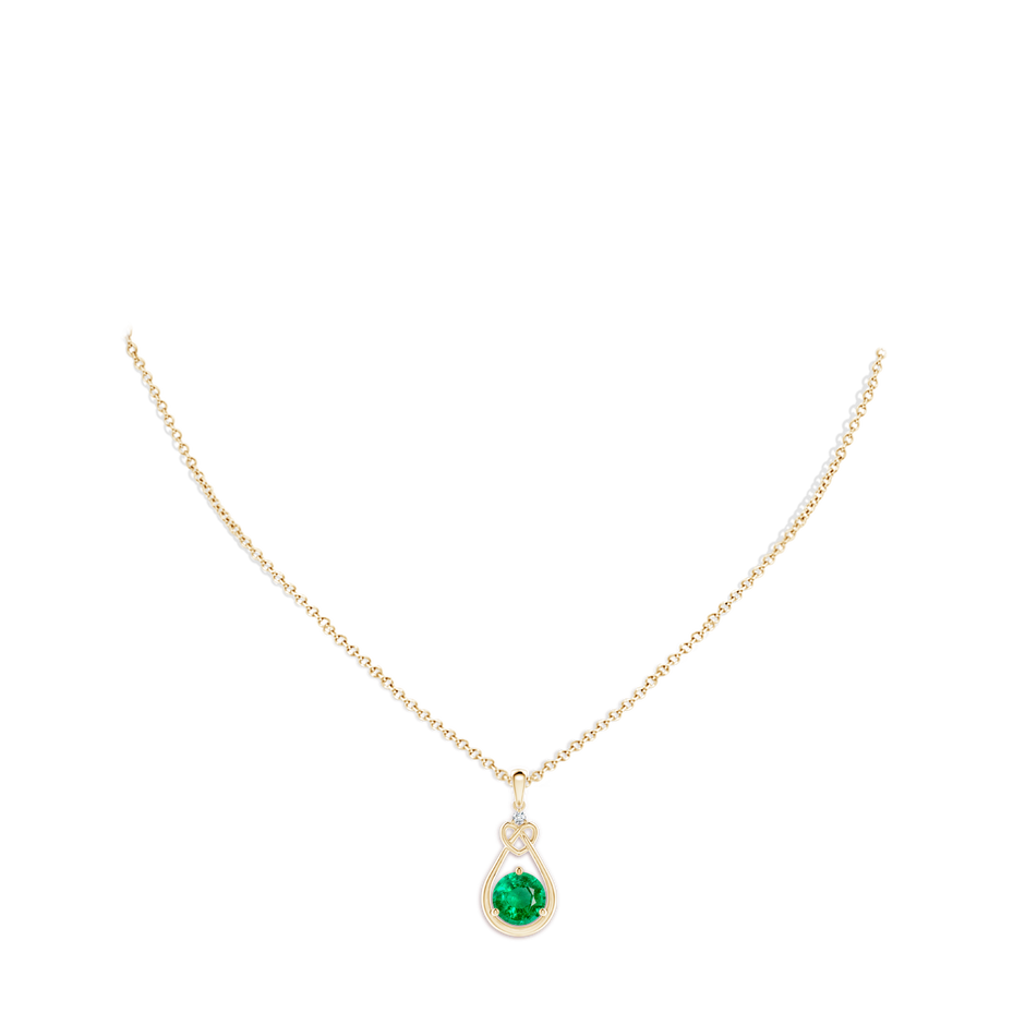 9mm AAA Emerald Knotted Heart Pendant with Diamond in Yellow Gold pen