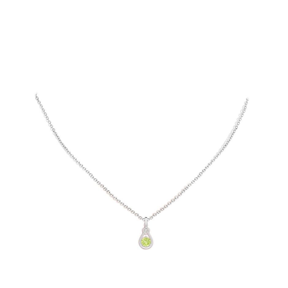 5mm A Peridot Knotted Heart Pendant with Diamond in S999 Silver body-neck