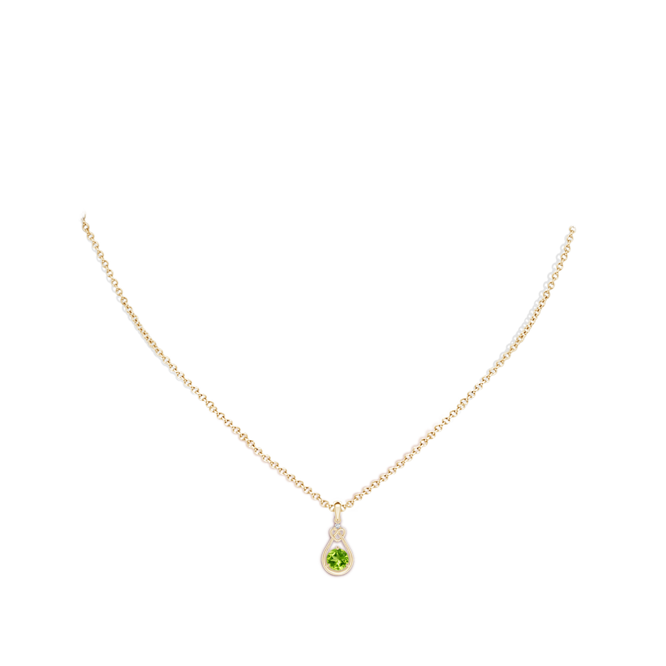 5mm AAA Peridot Knotted Heart Pendant with Diamond in Yellow Gold body-neck