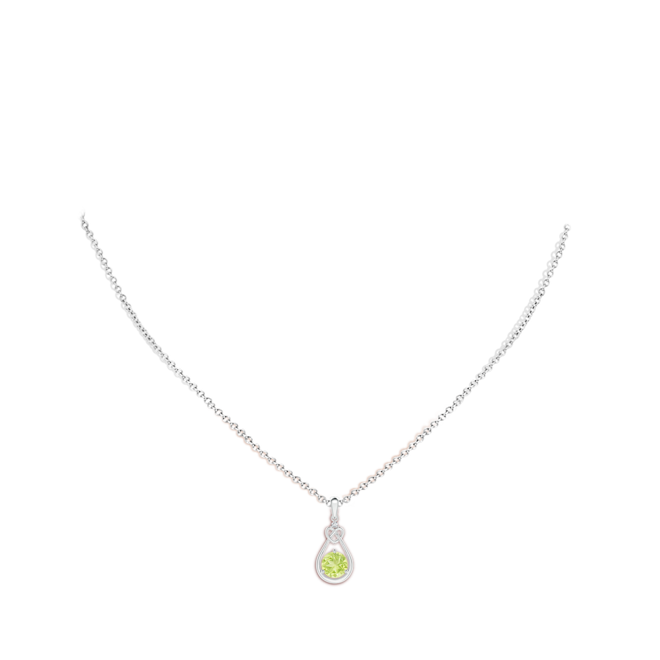 6mm A Peridot Knotted Heart Pendant with Diamond in S999 Silver body-neck