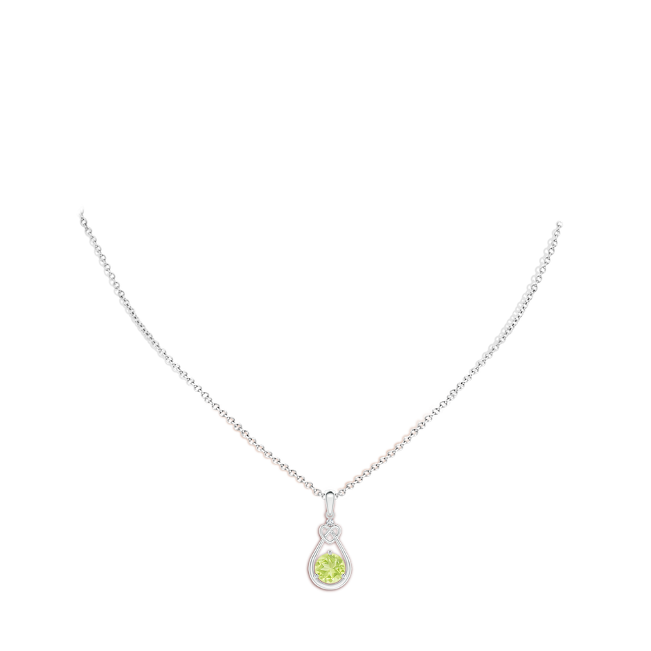 7mm A Peridot Knotted Heart Pendant with Diamond in S999 Silver body-neck