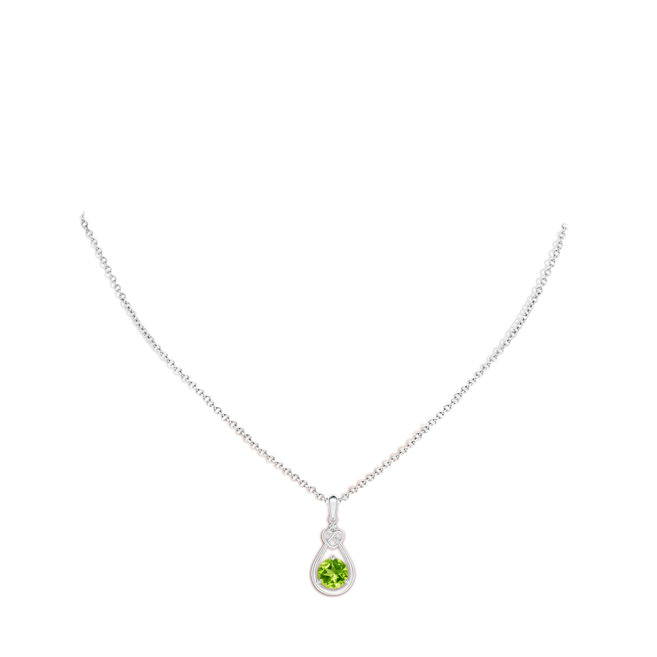 7mm AAA Peridot Knotted Heart Pendant with Diamond in S999 Silver body-neck