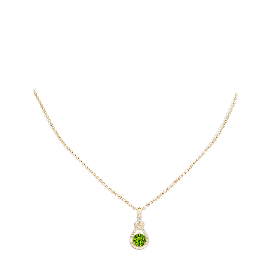 7mm AAAA Peridot Knotted Heart Pendant with Diamond in Yellow Gold Body-Neck
