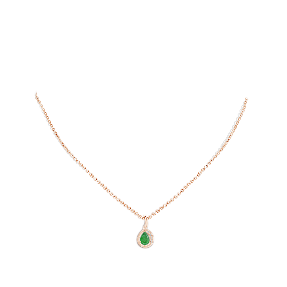 7x5mm A Pear-Shaped Emerald and Diamond Loop Pendant in Rose Gold pen