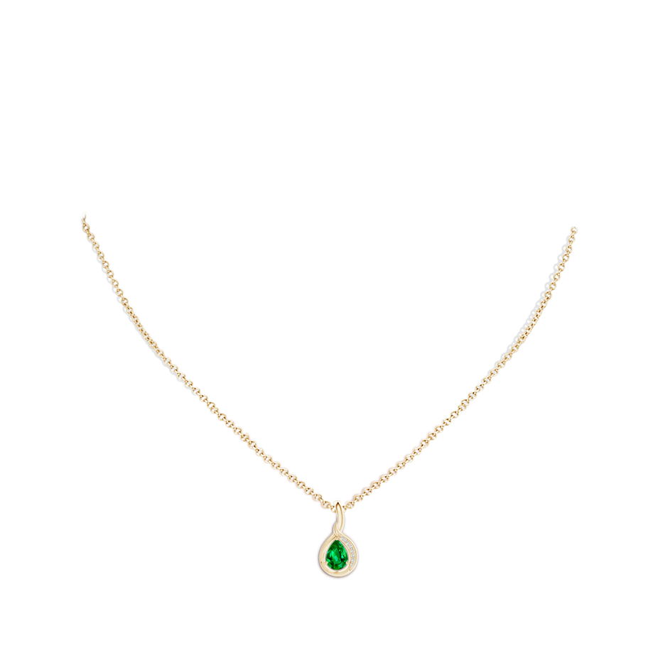 7x5mm AAAA Pear-Shaped Emerald and Diamond Loop Pendant in Yellow Gold pen