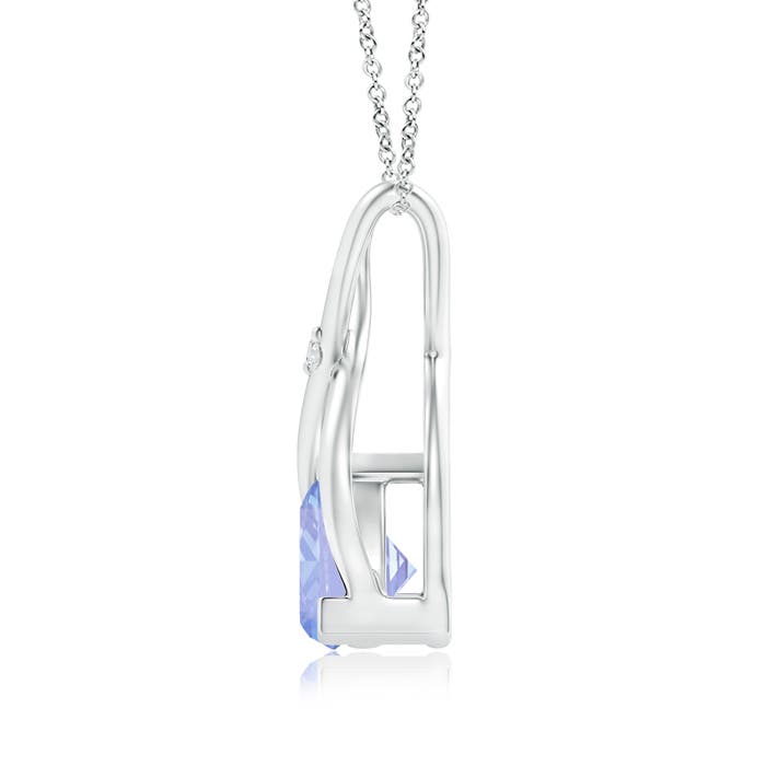 A - Tanzanite / 0.41 CT / 14 KT White Gold