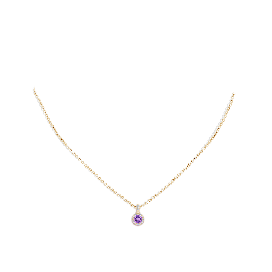 5mm A Claw-Set Round Amethyst Pendant with Diamond Halo in Yellow Gold pen