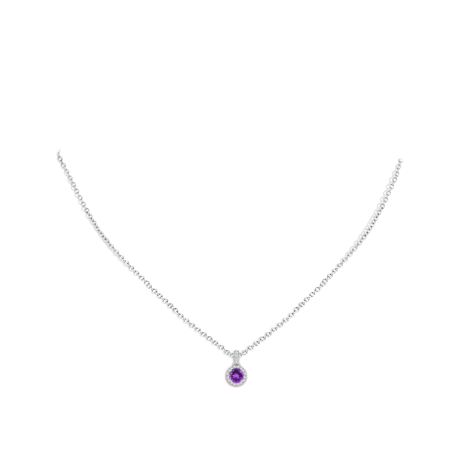 5mm AAA Claw-Set Round Amethyst Pendant with Diamond Halo in White Gold pen