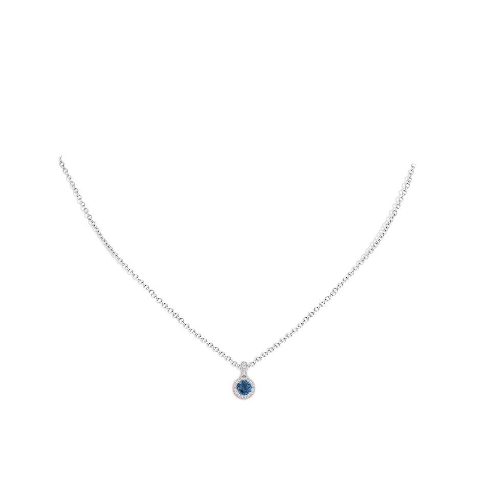 5mm A Claw-Set Round London Blue Topaz Pendant with Diamond Halo in White Gold pen