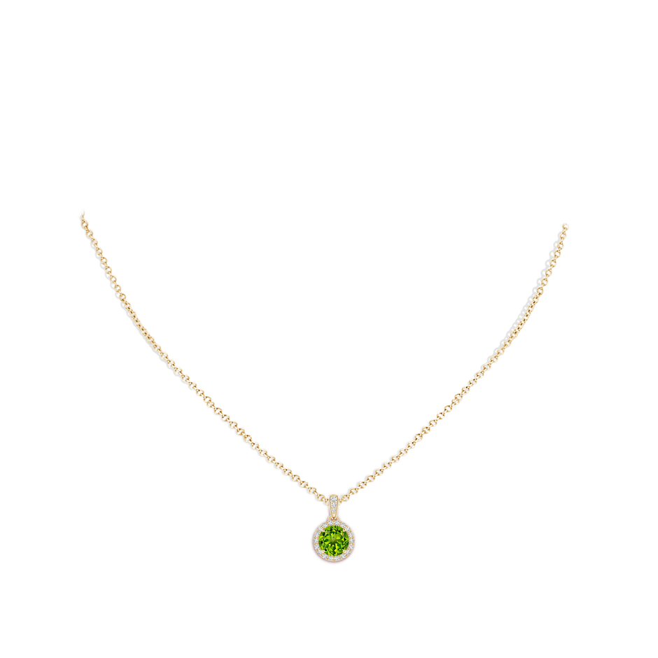 7mm AAAA Claw-Set Round Peridot Pendant with Diamond Halo in Yellow Gold body-neck