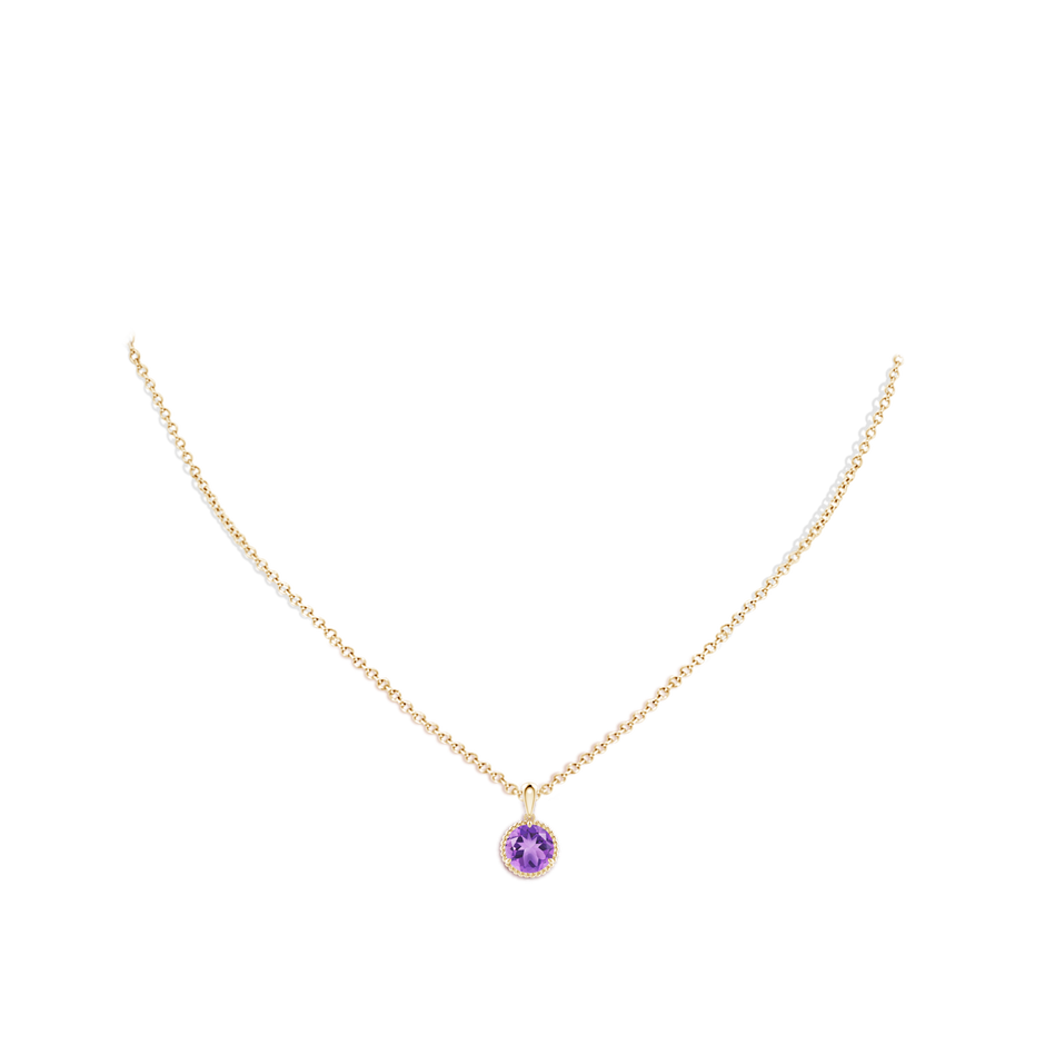 7mm A Rope-Framed Claw-Set Amethyst Solitaire Pendant in Yellow Gold pen