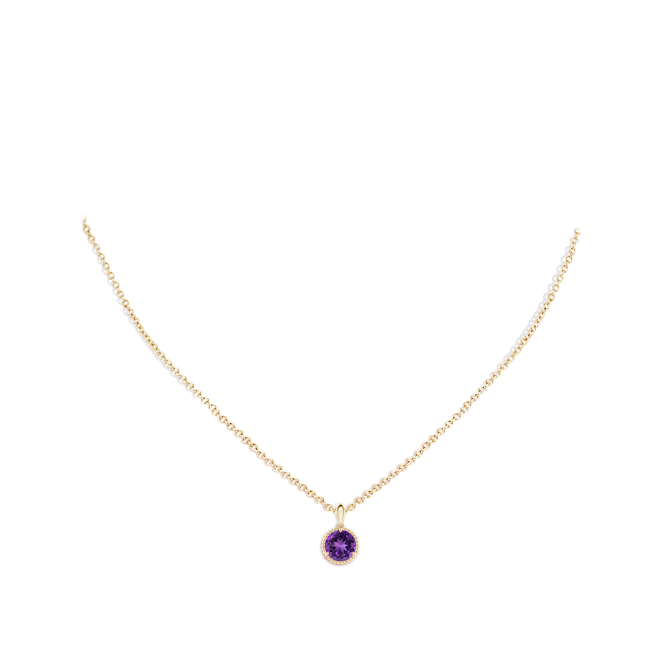 7mm AAAA Rope-Framed Claw-Set Amethyst Solitaire Pendant in Yellow Gold pen