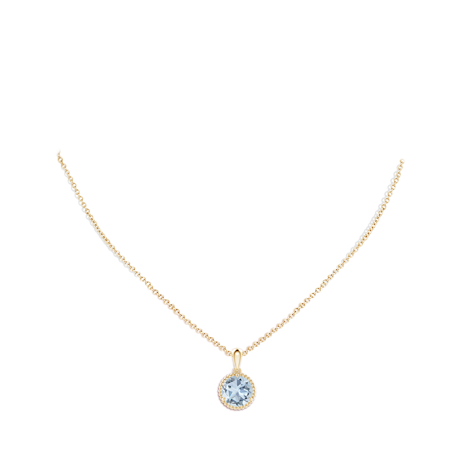 10mm A Rope-Framed Claw-Set Aquamarine Solitaire Pendant in Yellow Gold pen