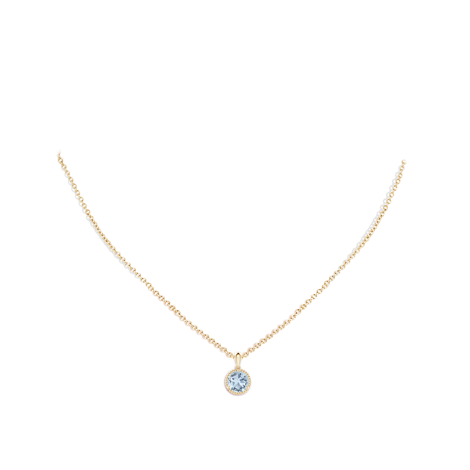 7mm A Rope-Framed Claw-Set Aquamarine Solitaire Pendant in Yellow Gold pen