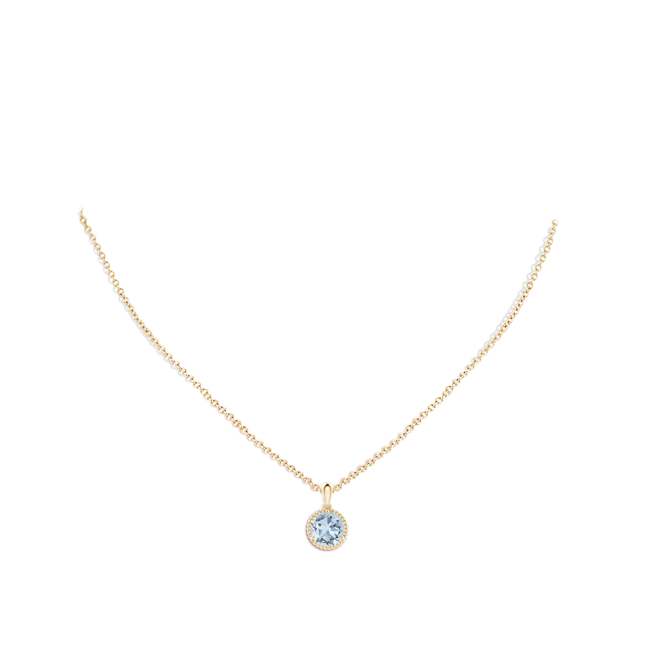 8mm A Rope-Framed Claw-Set Aquamarine Solitaire Pendant in Yellow Gold pen