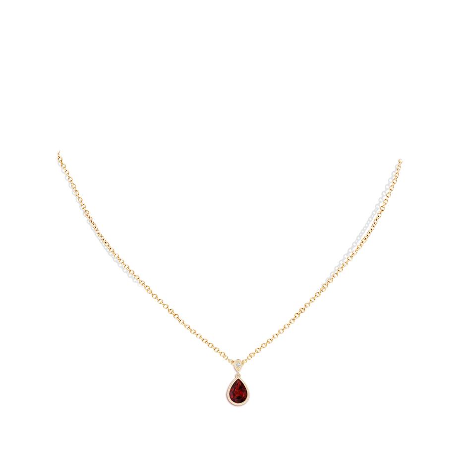 8x6mm AAAA Bezel-Set Garnet Teardrop Pendant with Diamond in Yellow Gold pen