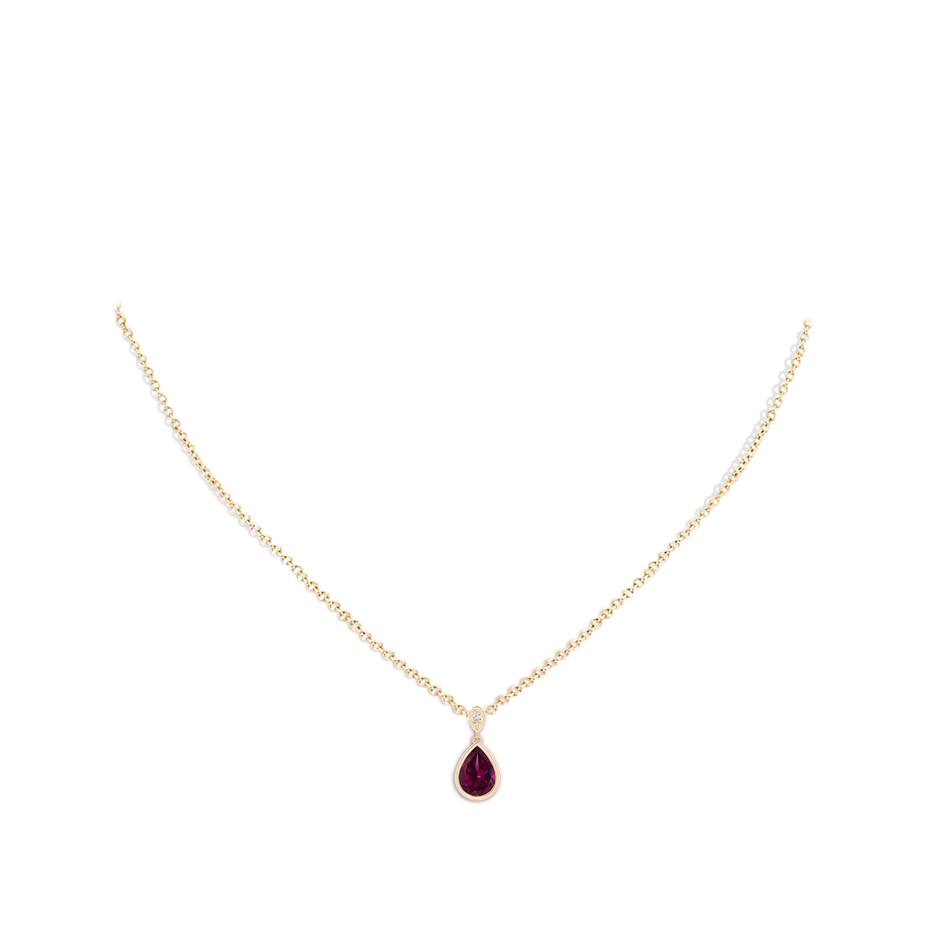8x6mm AAAA Bezel-Set Rhodolite Teardrop Pendant with Diamond in Yellow Gold pen
