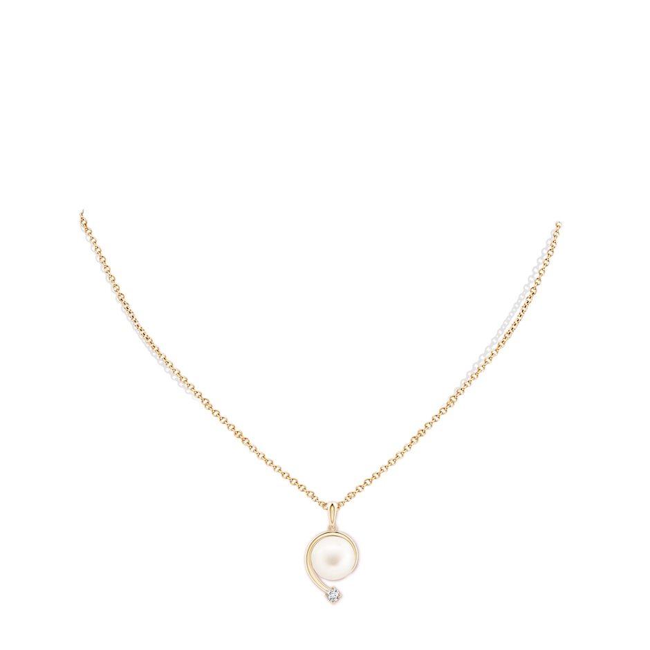 10mm AA Freshwater Pearl and Diamond Swirl Pendant in Yellow Gold pen
