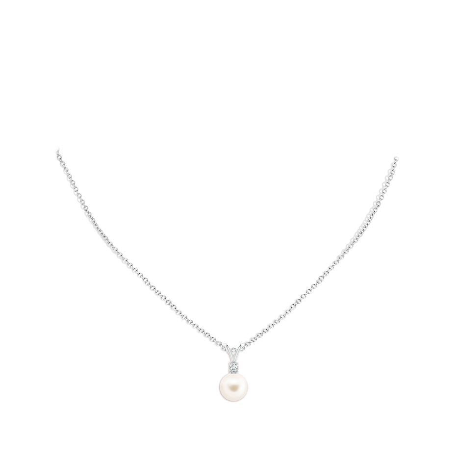 9mm AAA Freshwater Pearl V-Bale Pendant in White Gold pen