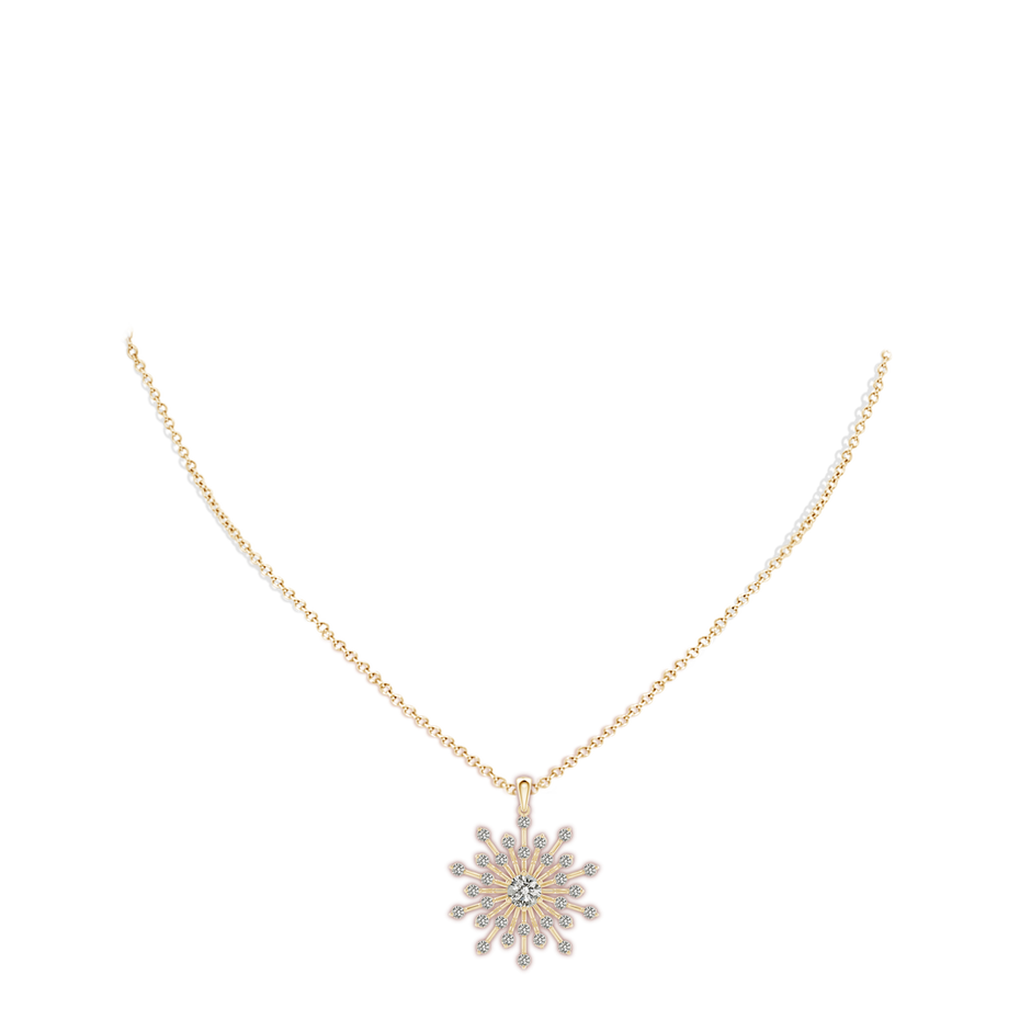 5mm KI3 Prong-Set Diamond Sunburst Pendant in Yellow Gold pen