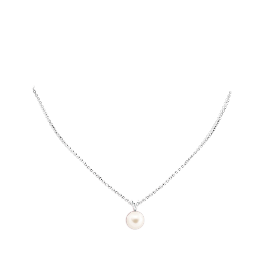 10mm AAA Freshwater Pearl Solitaire V-Bale Pendant in White Gold body-neck
