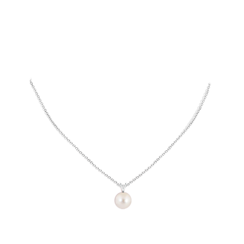 10mm AAAA Freshwater Pearl Solitaire V-Bale Pendant in White Gold body-neck