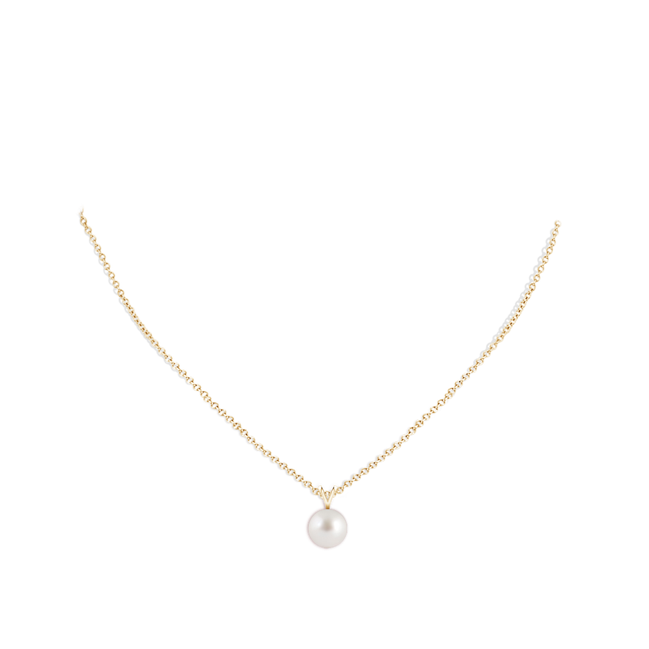 9mm AAA South Sea Pearl Solitaire V-Bale Pendant in Yellow Gold body-neck