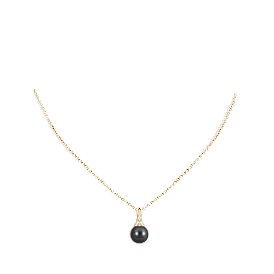 10mm AA Classic Solitaire Tahitian Pearl Pendant in Yellow Gold body-neck