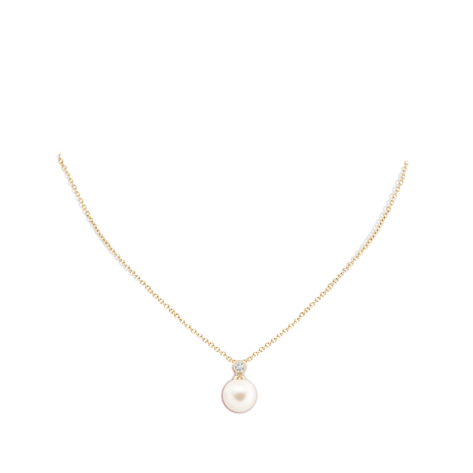 10mm AAA Freshwater Pearl Pendant with Bezel Diamond in Yellow Gold body-neck
