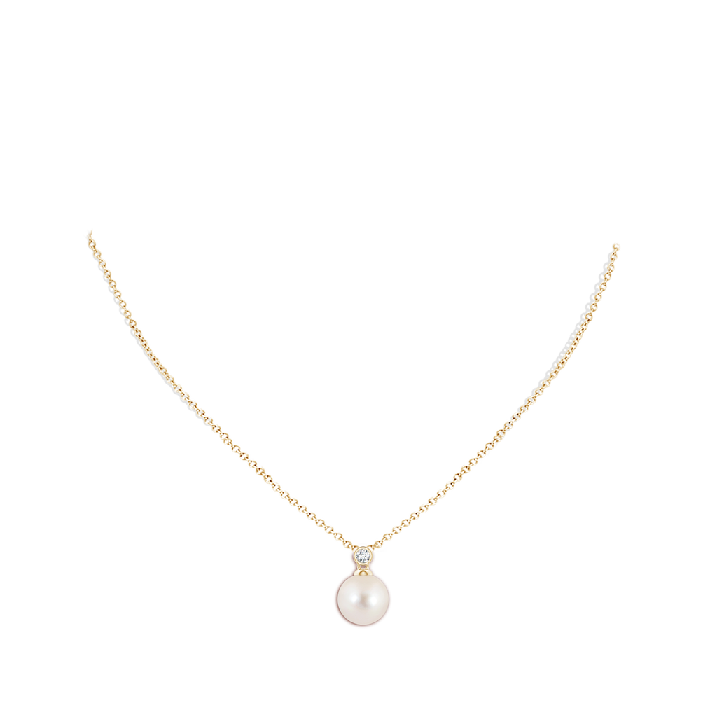 10mm AAAA Freshwater Pearl Pendant with Bezel Diamond in Yellow Gold Body-Neck