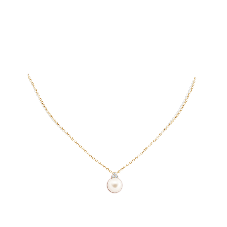 10mm AAA Freshwater Pearl and Trio Diamond Pendant in 18K Yellow Gold pen
