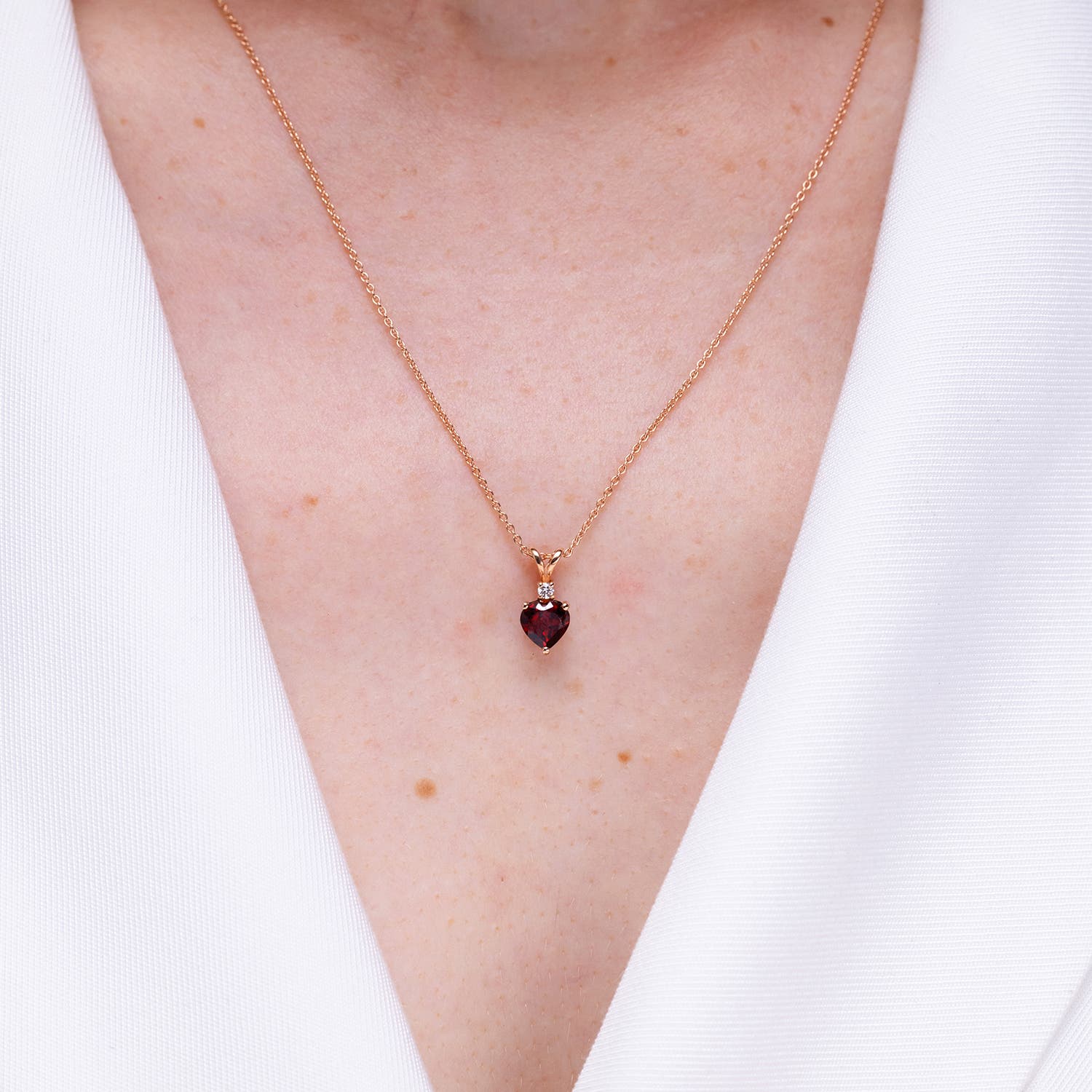 A - Garnet / 0.94 CT / 14 KT Yellow Gold