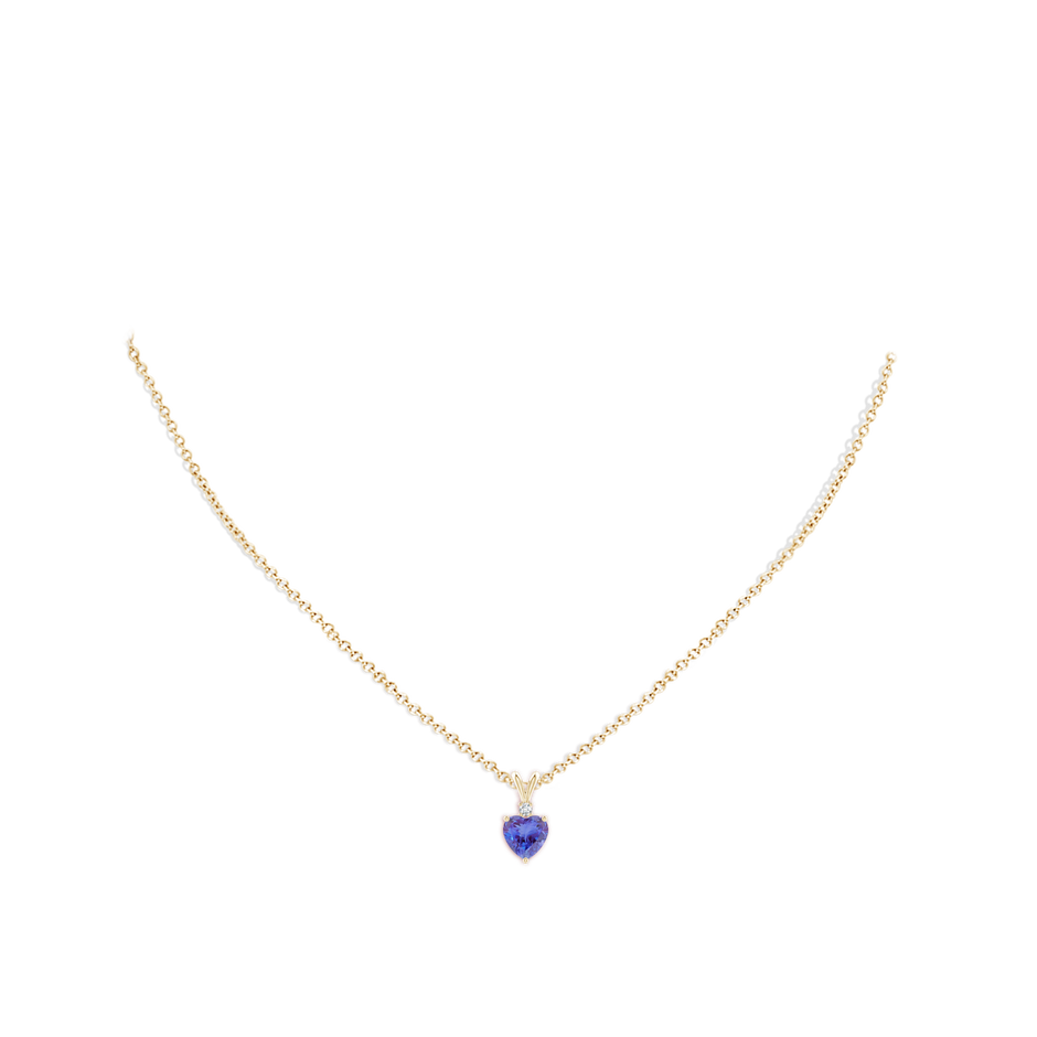 6mm AA Heart-Shaped Tanzanite V-Bale Pendant with Diamond in Yellow Gold pen